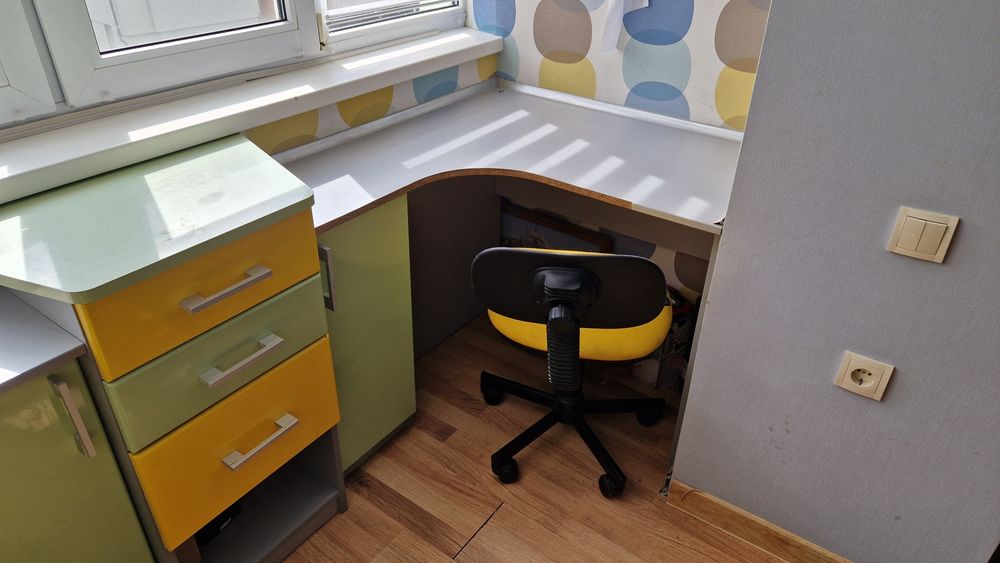 Меблі в дитячу + крісла