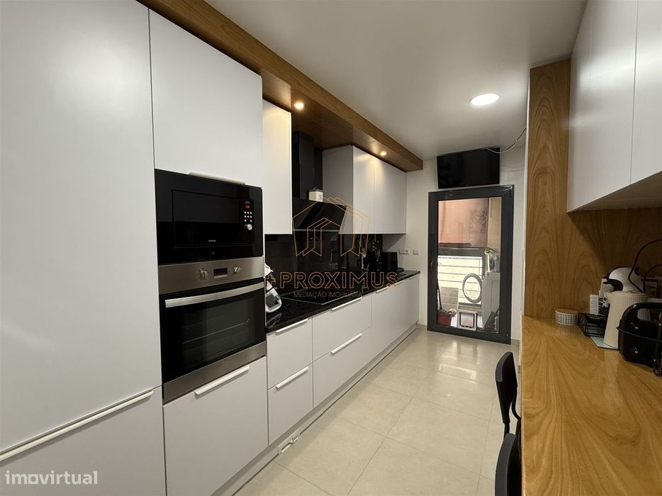 Apartamento T3 c/ arrumo e garagem - Figueira da Foz