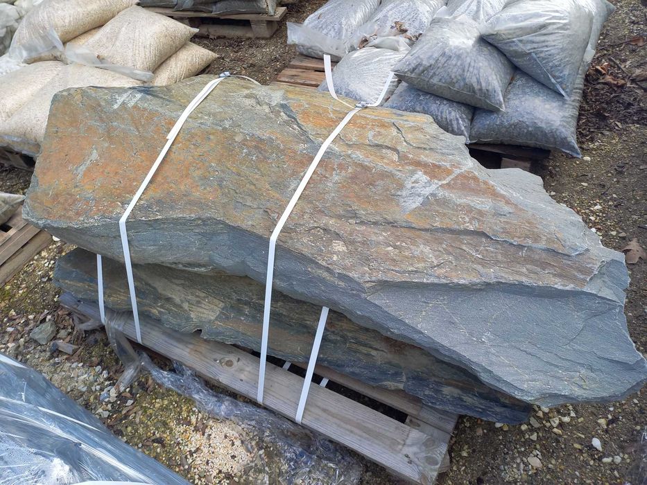 Łupek szarogłazowy księżycowy duże płyty kamień naturalny na kaskadę