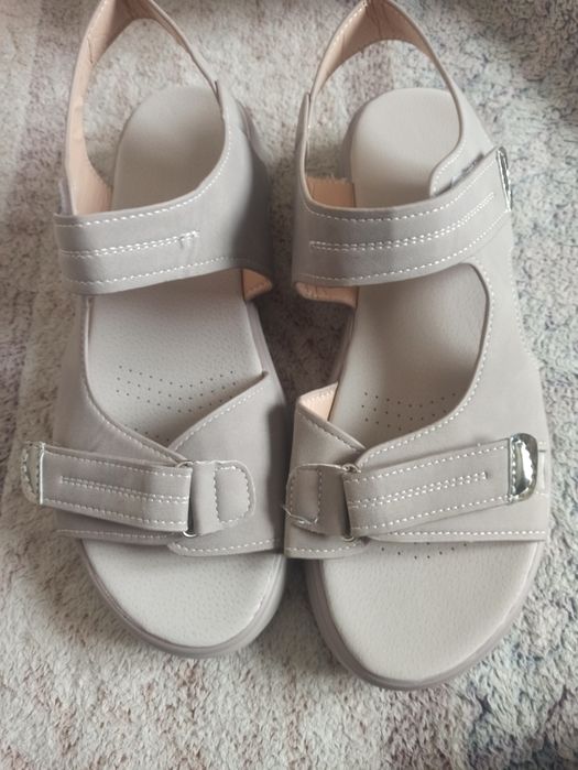 Босоніжки, сандалі на липучках