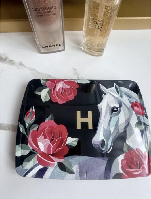 Палетка Hourglass .Кінь ,наповнення Коня оригінал.