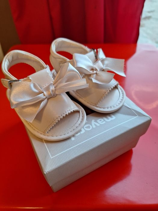 Sandálias recém-nascida T. 17 MAYORAL