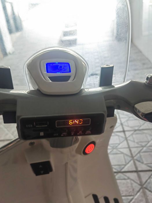 Moto eléctrica de criança