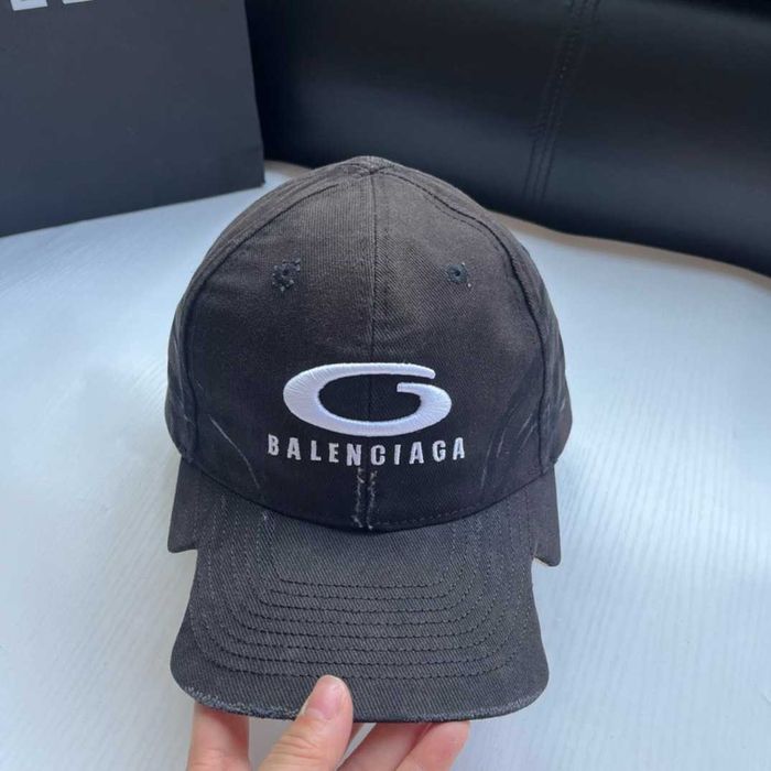 Czapka baseballowa Balenciaga z haftem i spranym wzorem