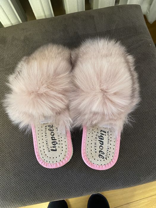 Nowe kapcie z futerkiem rozmiar 33