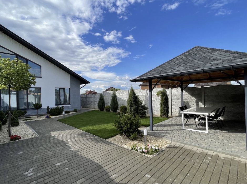 Дом 355 м² в закрытом коттеджном посёлке, 7 соток