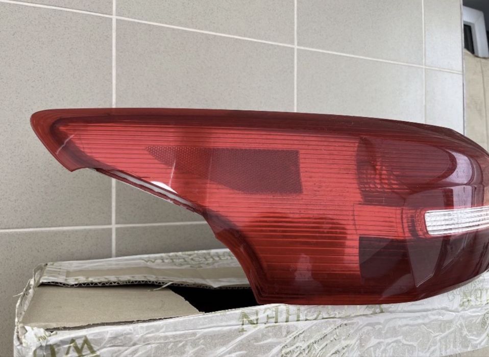 Фонарь лівий задній для Форд Фокус седан 2014-2018 року виготовлення