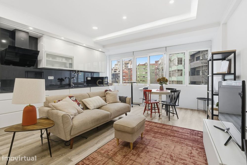 Apartamento T2 Renovado em Zona Premium de Lisboa