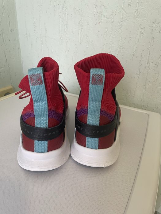 Продам високі кросівки Adidas