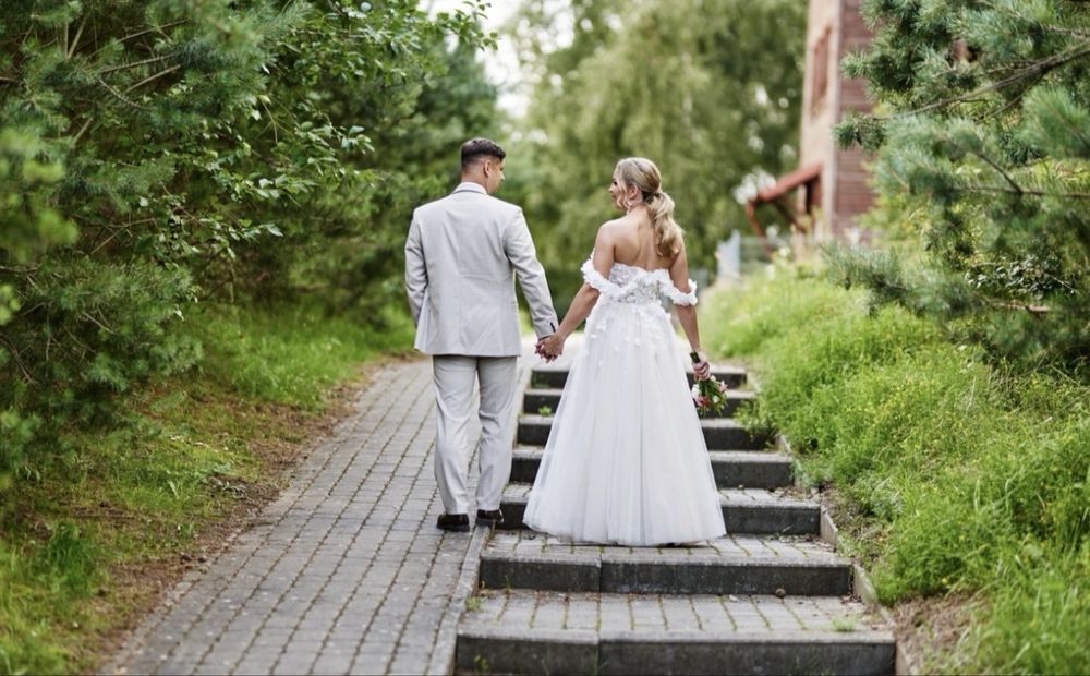 Suknia ślubna z kwiatami 3D