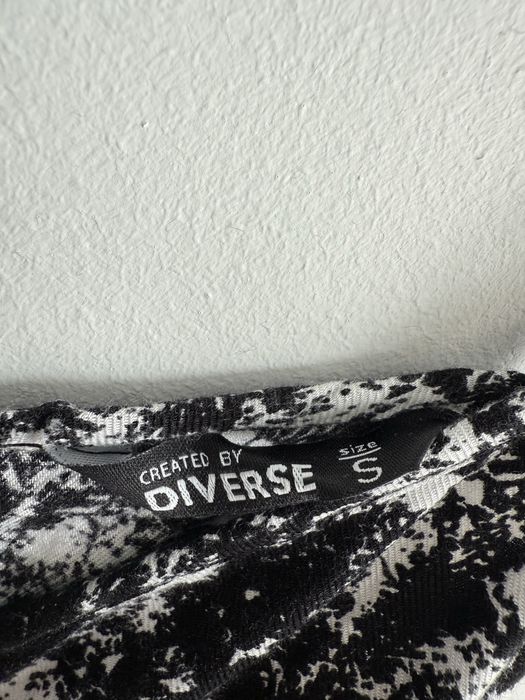 Czarno biały kombinezon Diverse
