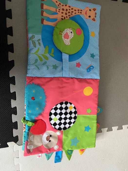 Książeczka  sensoryczna żyrafa sophie