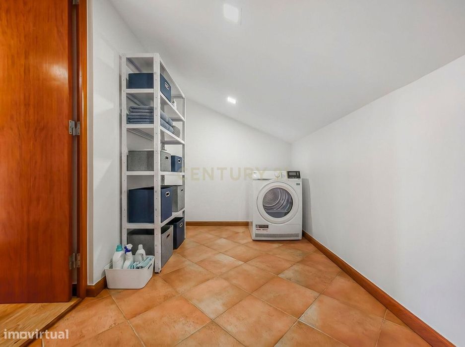 Apartamento T2 Dúplex com Vista Panorâmica e Garagem com Carregamento