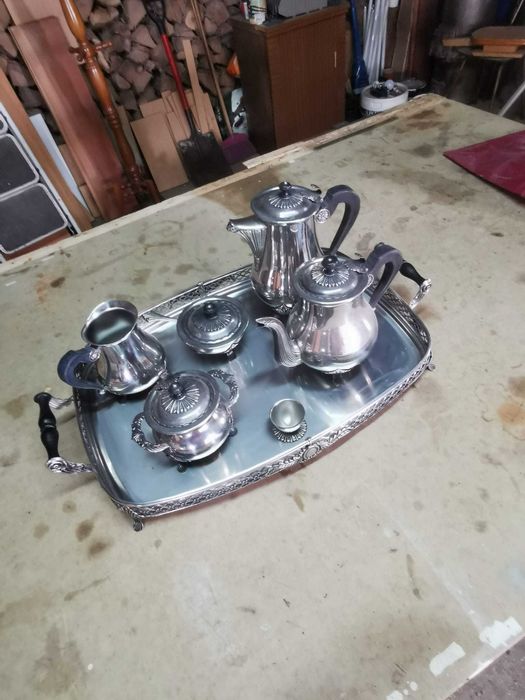 Serviço de chá em inox e prata