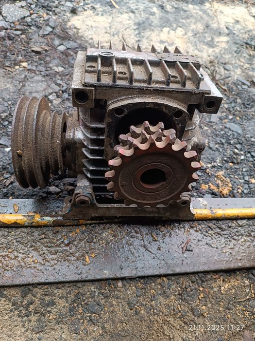 Продам редуктор червячний