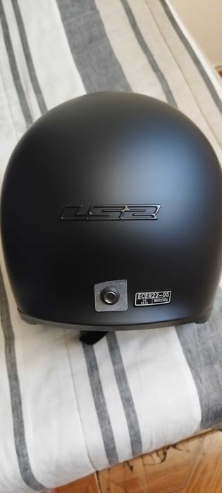 Capacetes LS2 um aberto outro fechado