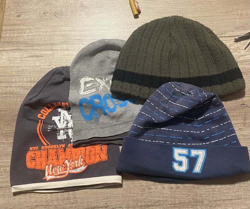 Czapki roznego rodzaju cena za wszystkie