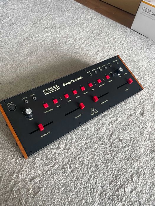 Behringer SOLINA STRING ENSEMBLE - Syntezator analogowy - jak nowy
