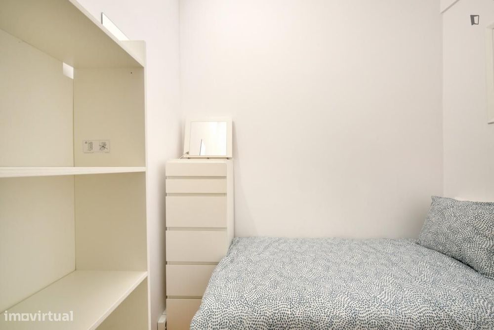 Quarto - localizado em Benfica Lisbon