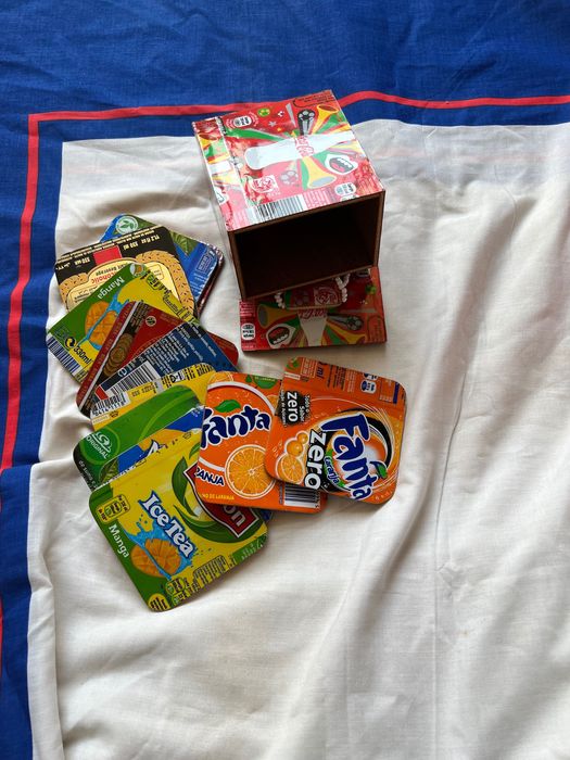 Caixa de copos e bases feita a mao