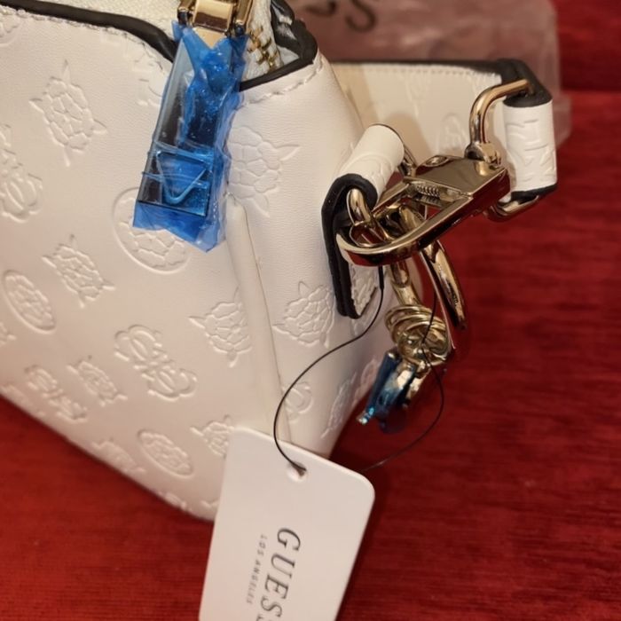 Сумочка сумка guess багет белая
