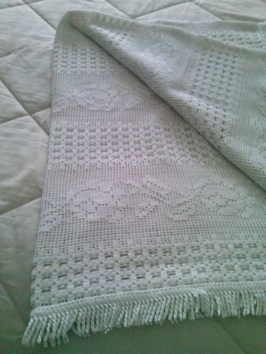 Colcha em renda branca - 2,23m x 1,33m