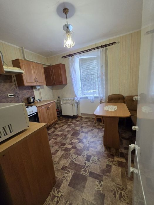 Продам 1-кімнатну з великою кухнею