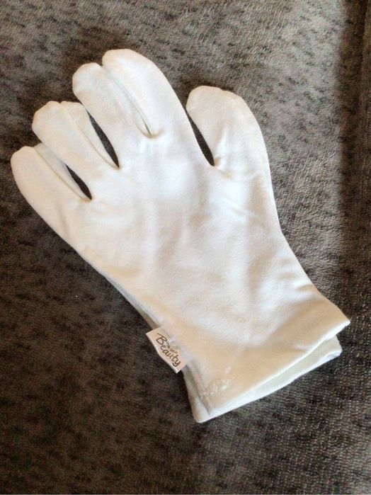 Białe Rękawiczki do pielęgnacji dłoni