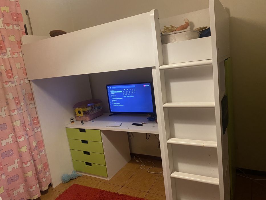 Cama com escritorio