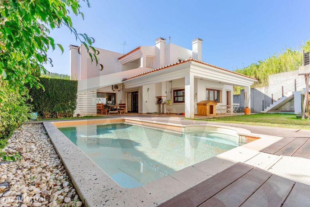 Moradia T4+1 com piscina, jardim amplo e garagem | Barcarena