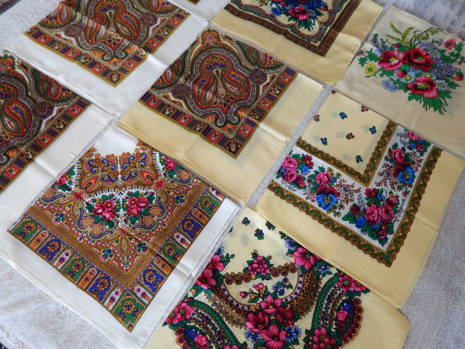 Хустки з квітковим принтом