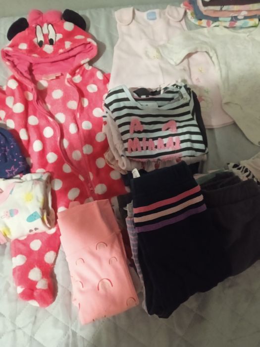 Zestaw ubrań niemowlęcych