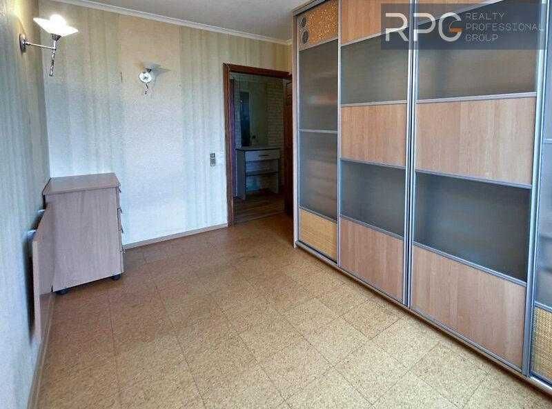 Продається 3к. квартира по вул. А.Солов'яненка,8  рк