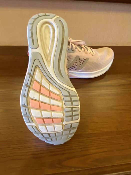 New Balance кросівки