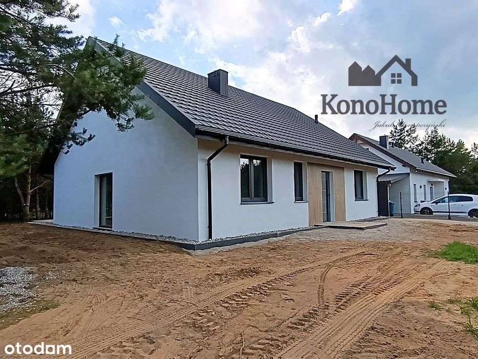 Nowy wolnostojący dom w lesie blisko jezior