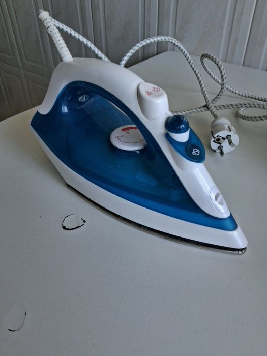 Ferro a vapor moulinex.