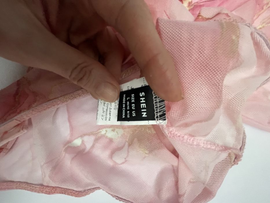 Рожеве сітчасте боді з абстрактним принтом