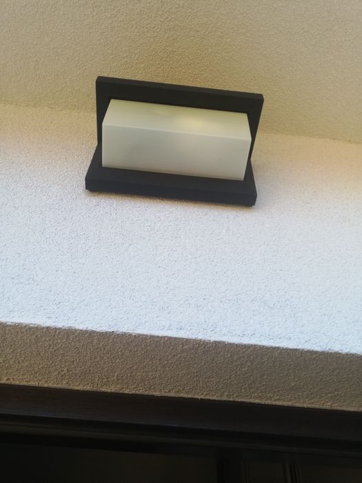 Oświetlenie kinkiet elewacyjny