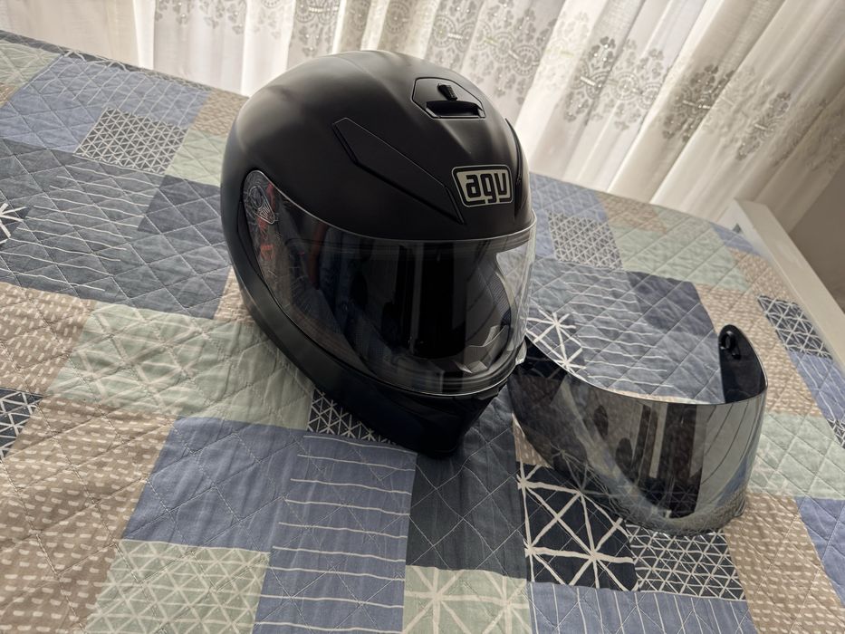 Capacete AGV K5 com viseira solar