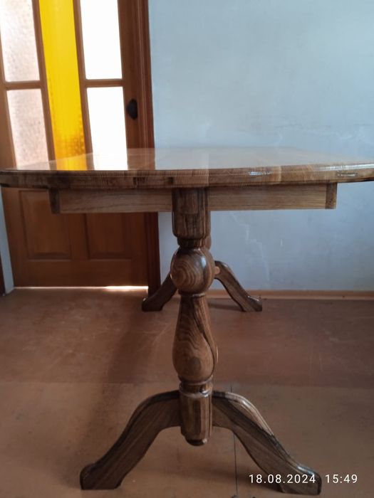 Столы для гостиной.