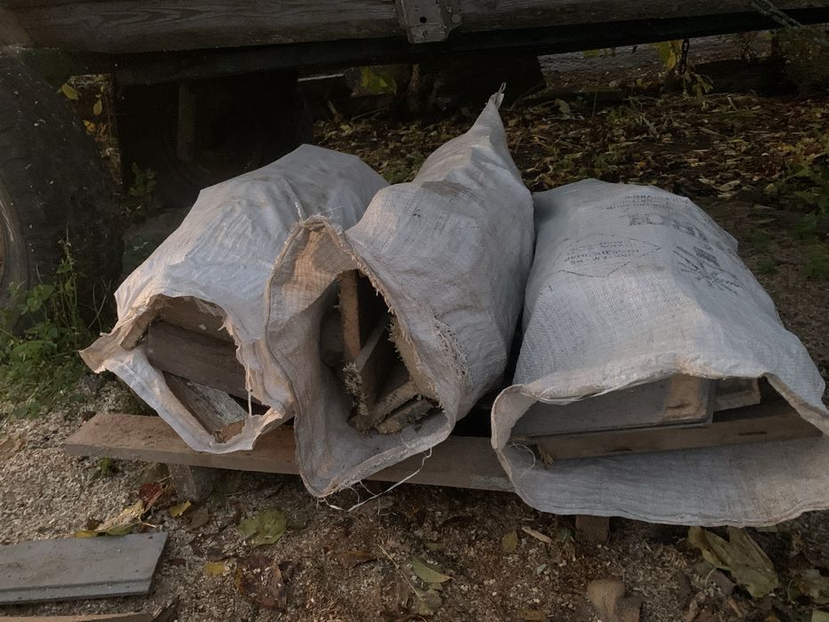 Соснові обрізки у мішках