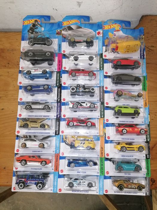Vários Hot Wheels 2023