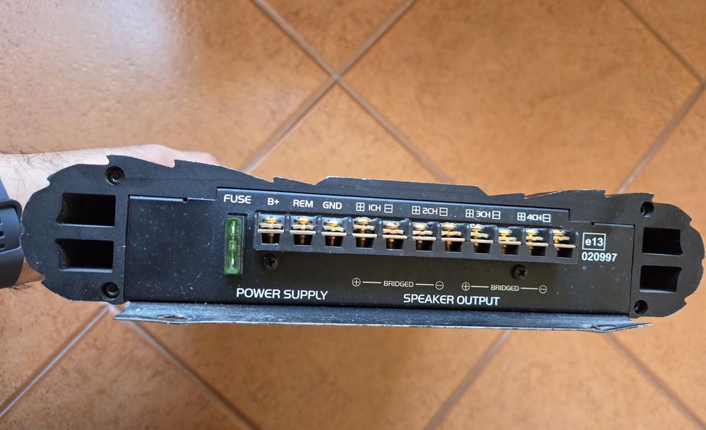 Amplificador MAGNAT Xcite.