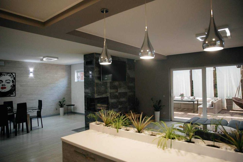 Продаєтсья преміум high-tech будинок з власним бункером/Заходь і живи