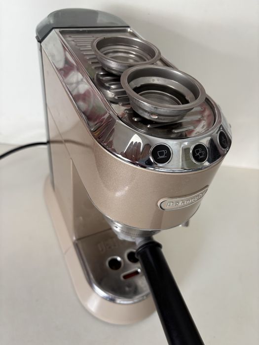 Maquina de cafe DeLinghi Dedica