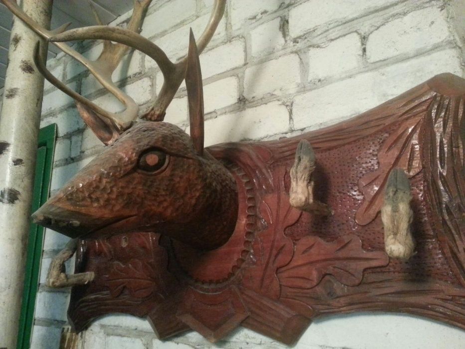 Резная голова оленя с рогами