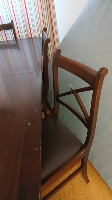 Conjunto Mesa de Jantar 6 Lugares - Madeira Escura- Estilo Clássico