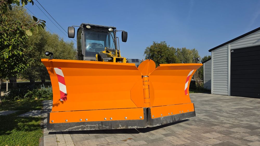 Pług śnieżny VOLANT do placów przy zabudowaniach 2,5-3,2 m
