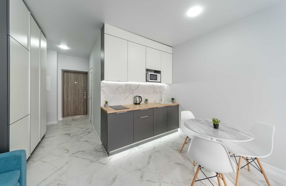 Стильна студія подобово, з Генератором, між двома станціями метро.