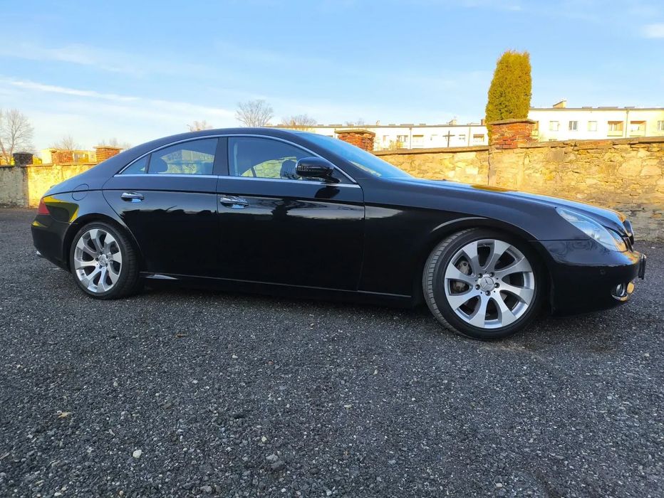 Mercedes-Benz CLS Mercedes‑Benz CLS 500 • 2004 • 180 000 km